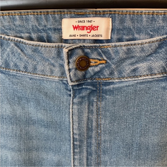 Wrangler High Rise True Straight Cropped Denim Blue Jeans Plus Size 18/34 NWT - Picture 2 of 14